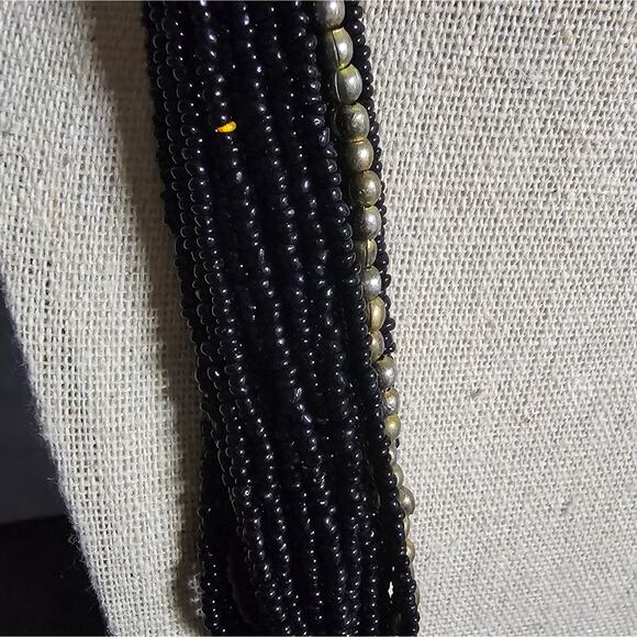 VINTAGE 1990s seed bead multistrand necklace with hammered gold tone statement - Picture 5 of 7